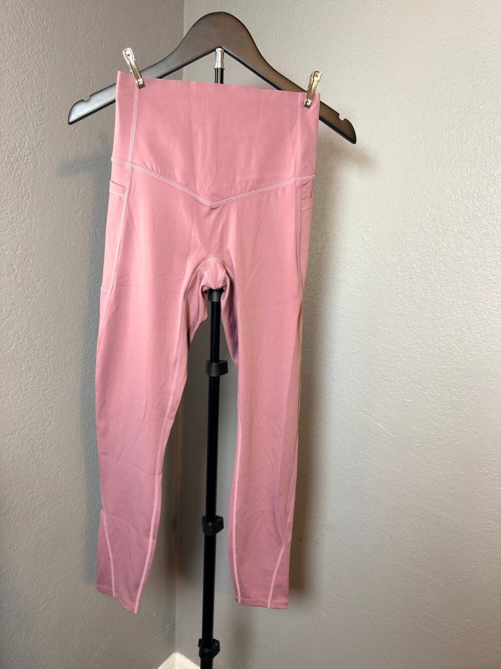 HALARA
Dusty Pink High-Waist Leggings